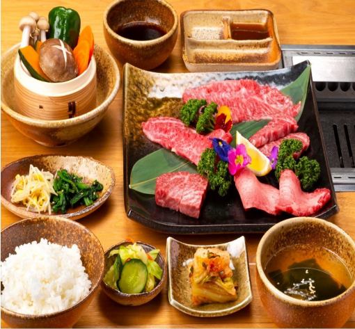 [Birthday/Anniversary Yakiniku Lunch] Assortment of 5 types of Yonezawa beef + free refills of rice and soup + special plate included