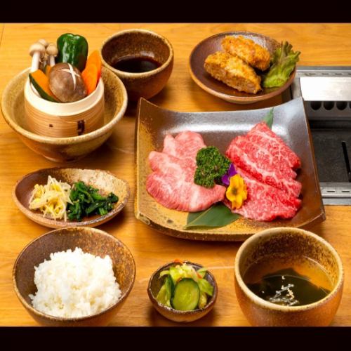 [Yakiniku lunch is perfect for dates and entertaining]