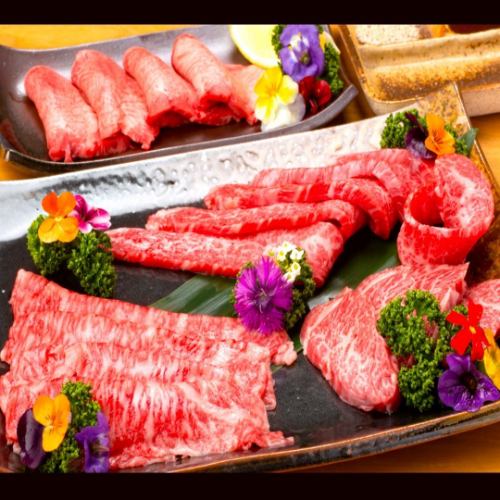 [We buy a whole head of carefully selected Yonezawa beef at auction and ship it directly from Yamagata]