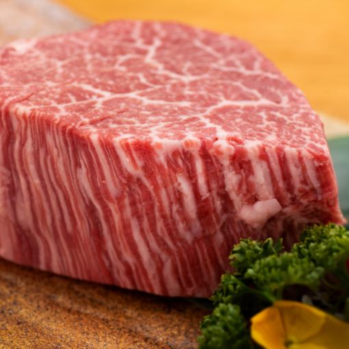 [Christmas Limited] Premium Thick-Cut Yonezawa Beef A5 Chateaubriand + 11 Dishes Including 6 Types of Yakiniku + Christmas Dessert + 100 Minutes of All-You-Can-Drink