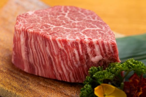 [Christmas Limited] Premium Thick-Cut Yonezawa Beef A5 Chateaubriand + 11 Dishes Including 6 Types of Yakiniku + Christmas Dessert + 100 Minutes of All-You-Can-Drink