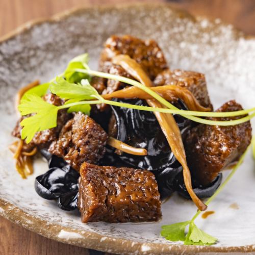 種類豊富なお料理をみんなで少しずつシェア♪