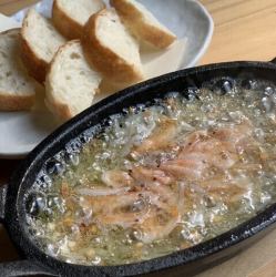 桜えびとしらすのアヒージョ