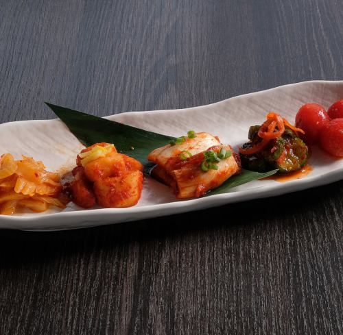 Five kinds of kimchi