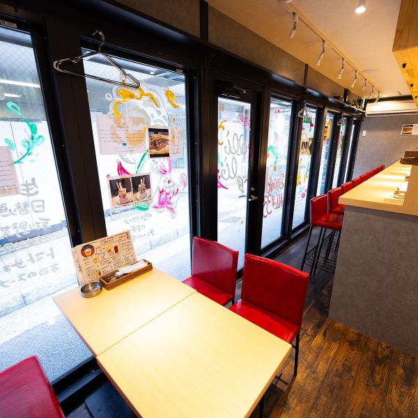 天満駅から徒歩1分の、おしゃれなバル風居酒屋♪心地よい雰囲気の店内は、デートや友人との集まりにぴったり。【大阪/天満/居酒屋/イタリアン/牡蠣/海鮮/昼飲み/女子会/デート】