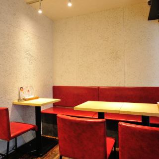 2～6人でゆったり楽しめるテーブル席をご用意◎ご友人や会社の同僚との飲み会に是非♪