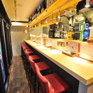 おしゃれなカウンター席♪一人飲みやサク飲みにも◎
