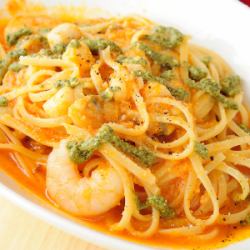 鮮蝦蘆筍佐番茄奶油醬