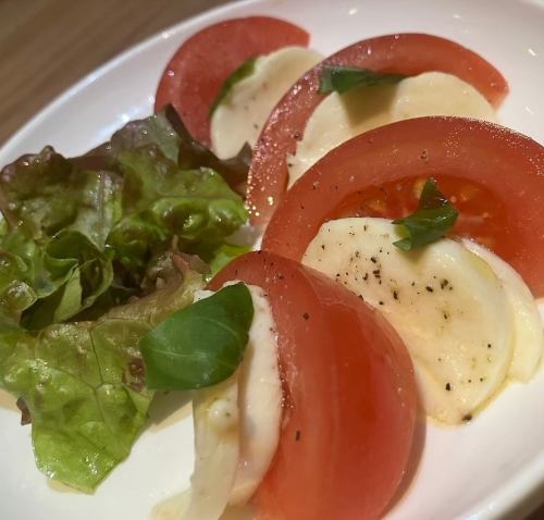 トマトとモッツァレラのカプレーゼ