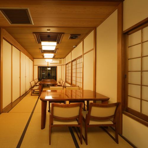 落ち着いた雰囲気の店内