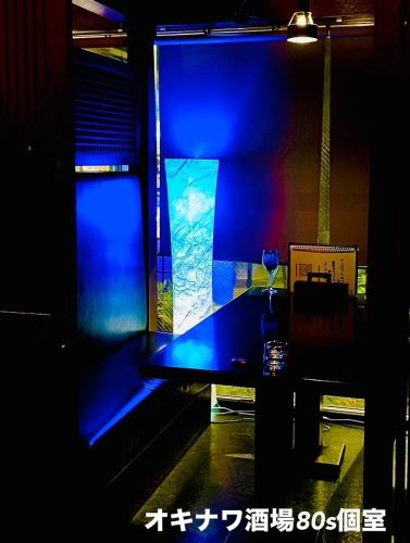 【プライベート感を大切にした半個室】半個室は、2名様から6名様までご利用いただける空間です。追加席料なしで、特別なひとときをお過ごしください。