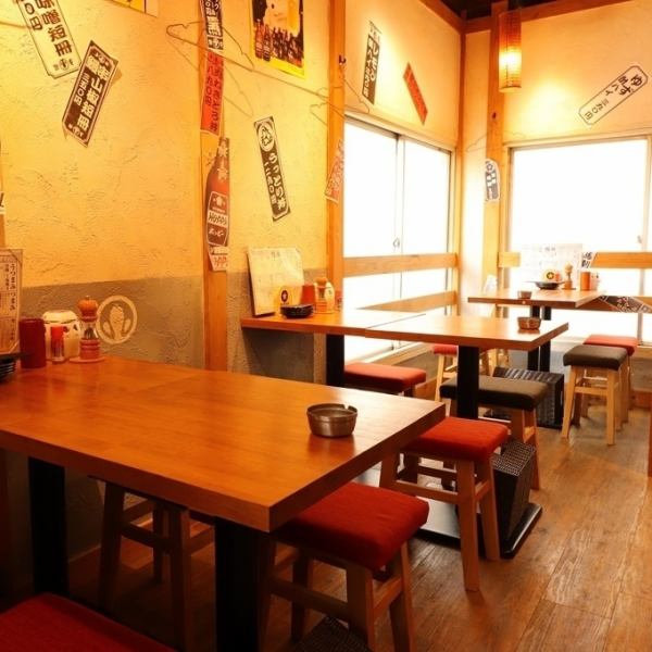 大塚駅から徒歩1分。『大塚のれん街』。継ぎ足しのタレで関西風に焼き上げ、関東風で蒸し、皮パリッ！中身ふわっと！うなぎ料理が自慢です。他にはなかなか無い、門外不出の特殊製法により骨抜きにされた「鰻串」。「究極の鰻串」と呼ぶに相応しい衝撃的な逸品をお楽しみください。