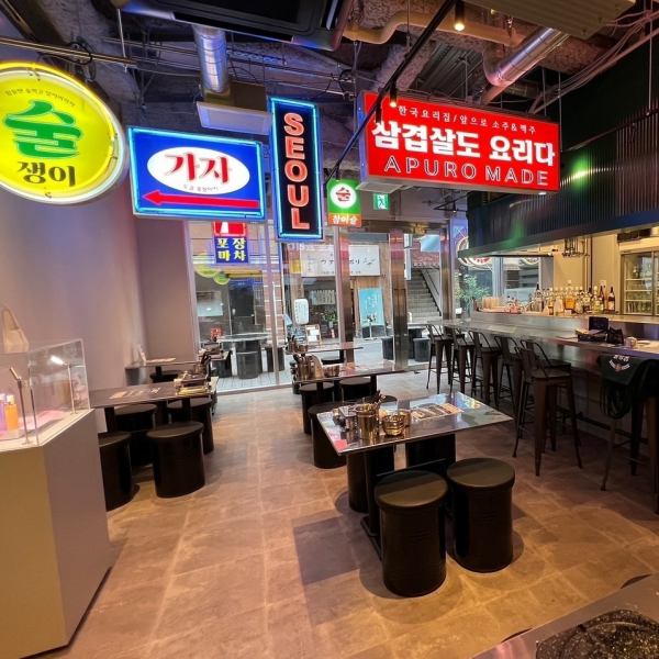 【一樓】開放式廚房以韓國街頭大排檔為形象設計，櫃檯是一兩個人可以毫不猶豫前來的空間★您可以在私密的環境中充分享受正宗的韓國料理。櫃檯座位僅在一樓。我們不接受轉移到餐桌的請求。