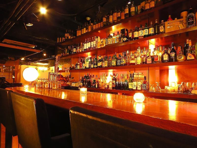 There are also a lot of cocktails and distilled spirits, so some people get drunk with alcohol, forgetting the time.You can enjoy talking with the staff at the counter.