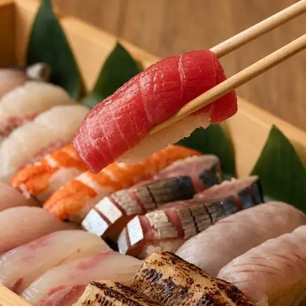 [All-you-can-eat (50 items) for 120 minutes] 'Luxury Course' featuring seasonal fresh fish nigiri sushi and charcoal-grilled chicken skewers: ¥4890 ⇒ ¥2980