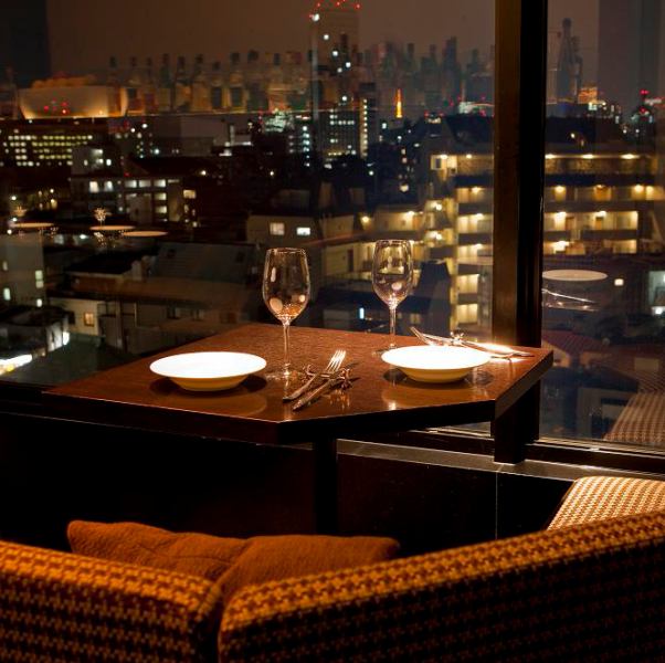 A luxurious space with a panoramic view of Tokyo Tower and the nightscape of Roppongi.Please enjoy the night view at your leisure.