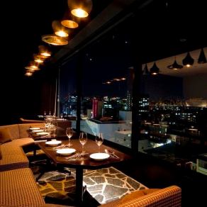 デートや少人数ディナーにぴったりのリラックスした雰囲気です