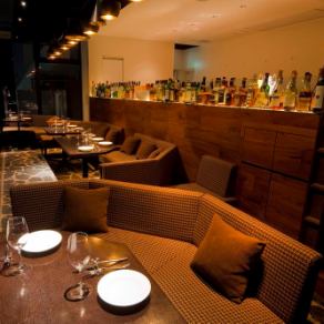 夜景が見下ろせる窓際ソファー席で神楽坂の街を眺めながら♪