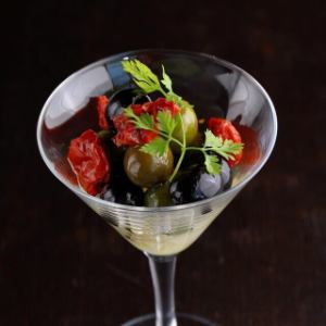 オリーブとドライトマトのオイル漬け