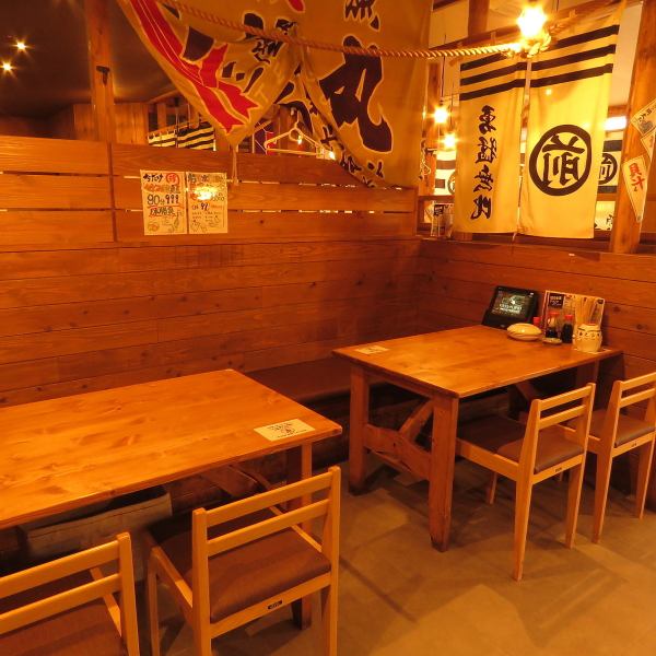 少人数でもご利用頂けるテーブル席もオススメ!ご家族でのご利用や仲間内での飲み会などに最適です!