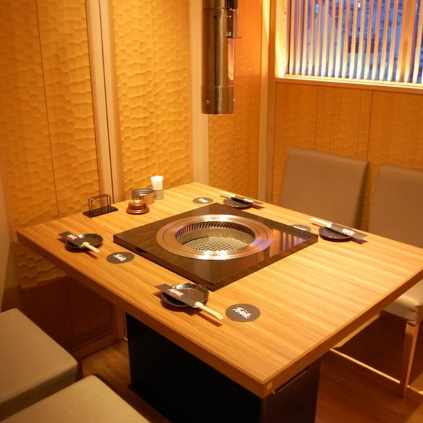 4名様まで用の個室♪広々とした空間で本物の味を心ゆくまでご堪能下さいませ★