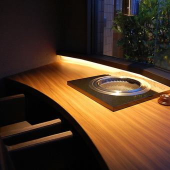 雰囲気の良いカウンターは、デートなどのシーンにおすすめ。