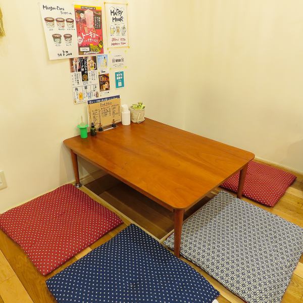 小さなお子様とご一緒でも安心してご利用いただけるお座敷席を完備。誰でも気軽に通えるアットホームな雰囲気なので、ママさん達のお集まりにも最適です。お料理はおばんざいや居酒屋メニューが中心でリーズナブルにご提供。さらに、宴会などで2階の貸切も可能ですので、周りを気にせずゆったりとお過ごしいただけます。