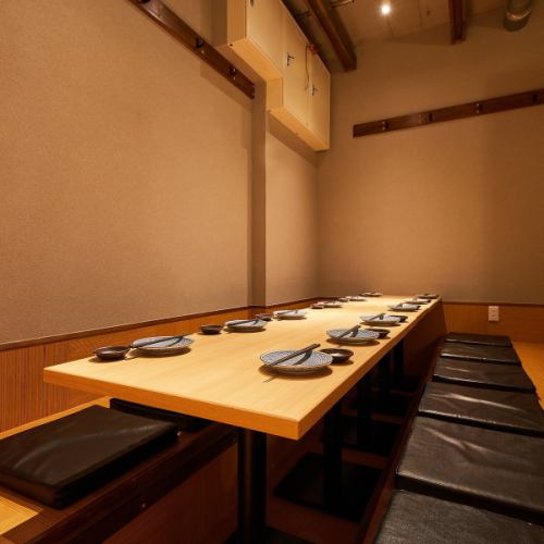 <p>The interior is attractive with its spacious horigotatsu private rooms.From the moment you enter, the extraordinary space surrounded by warm colors will expand ♪ The group private room with partitions is the best place to relax and enjoy all-you-can-eat and drink!</p>