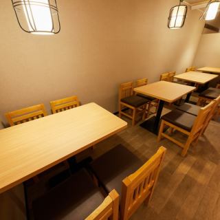 If you connect the table seats, you can use it as a group of up to 16 people ◎