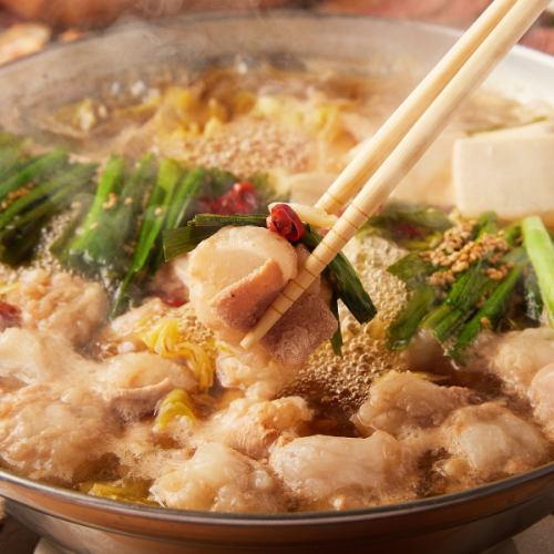 【最受欢迎的自助餐！】包括博多正宗内脏火锅在内的120种自助餐和饮品很受欢迎♪