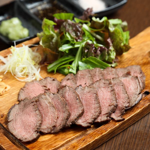 【使用A5級和牛♪將肉的本來風味發揮出來的絕品菜餚！】烤牛肉 1,320日元（含稅）