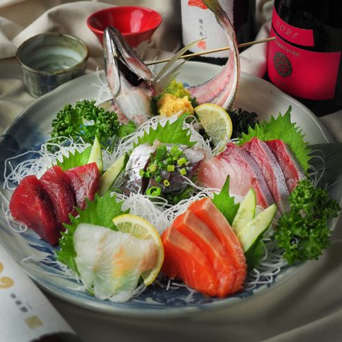 Large fresh fish sashimi (contents vary according to the seasons)