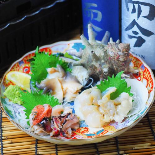 Assortment of 3 kinds of live shellfish sashimi