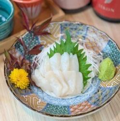 活け ホタテ刺し（Live Scallop Sashimi）