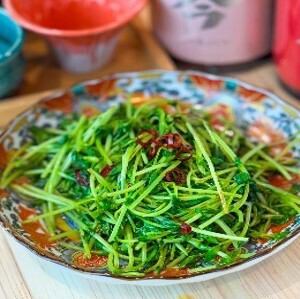 豆苗炒め（Stir-Fried Pea Shoots）