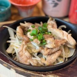 せせり炒め（Stir-Fried Chicken Neck）