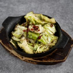 Cabbage sauté with anchovy aroma