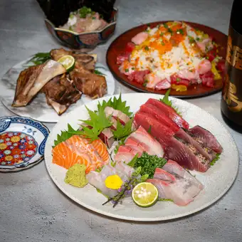 【3小时畅饮 | 50种清酒和烧酒】欢送会、迎新会及年末/新年派对八道菜套餐【7种刺身和海鲜盛宴】