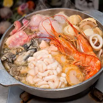 【3小时畅饮】七道菜套餐,包含我们著名的“痛风诱发”火锅和七种新鲜刺身拼盘。【可容纳70人的私人包间】