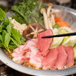 Bluefin tuna sukiyaki-style negima hot pot