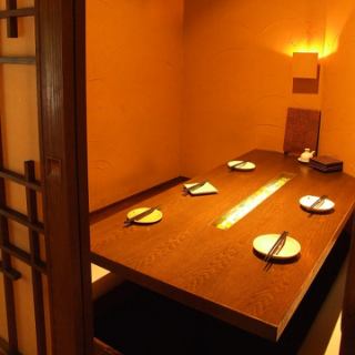可容納4至5人的私人房間，可感受到日式風味