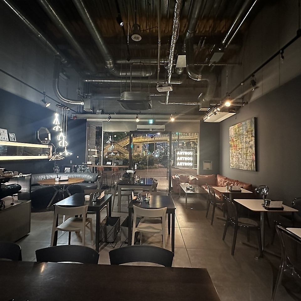 The venue can be rented exclusively for up to 50 people! Please feel free to contact us.