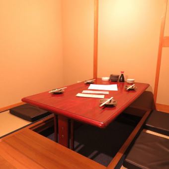 There is a digging kotatsu seat for 4 to 5 people! * For 5 people, the seat may be a little smaller