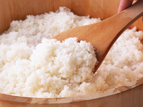 我们精心挑选冈山米饭！用米饭，您可以随意补充套餐！