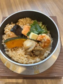 鮭と帆立の釜飯 ～バター風味～
