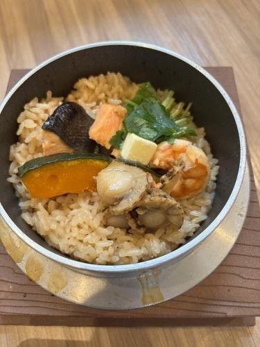 鮭と帆立の釜飯 ～バター風味～