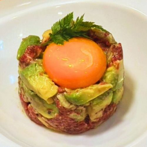 馬肉とアボカドのタルタル