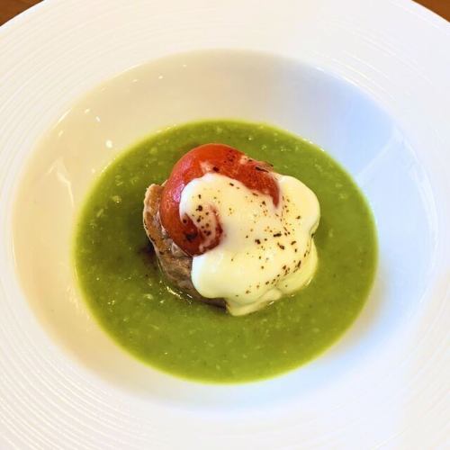 トマトの肉包み そら豆のソース