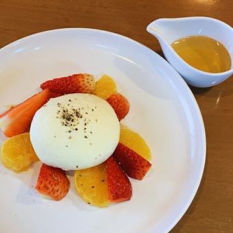 いちごとフルーツのカプレーゼ