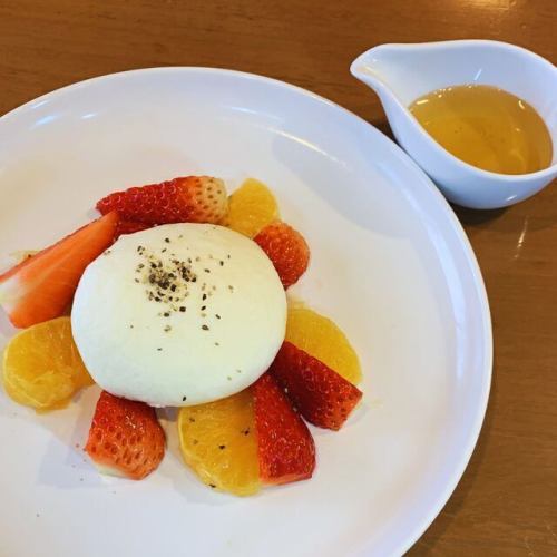 いちごとフルーツのカプレーゼ